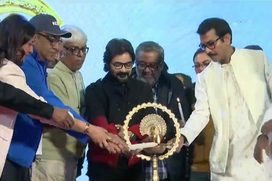 পর্দার আড়ালে থাকেন ওঁরা, সেই কলাকুশলীদের সম্মান ফেডারেশনের, টলিপাড়ায় নয়া ইতিহাস