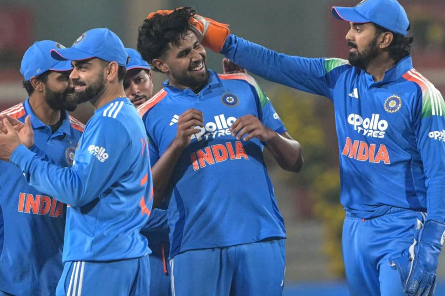 সমালোচনা সত্ত্বেও কেন জায়গা পান হর্ষিত? গম্ভীরের ‘পছন্দের’ বোলারকে নিয়ে মুখ খুললেন রাহুল