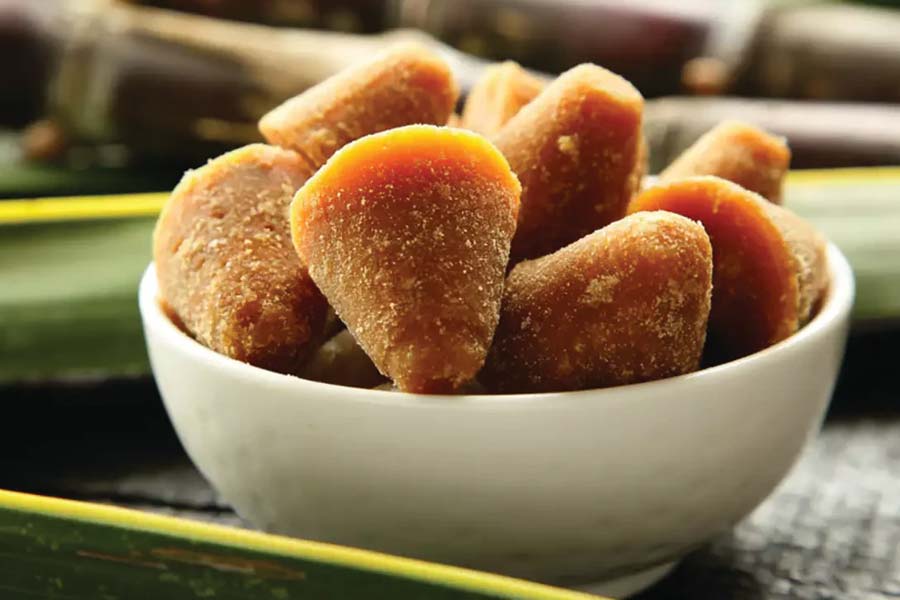 Health Tips: Replace Sugar with Jaggery this Winter