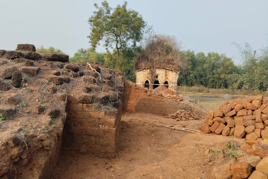 শিরোমণি গড়ে চলছে সংস্কারের কাজ, ভ্লগারদের ভুয়ো তথ্য না ছড়ানোর আর্জি