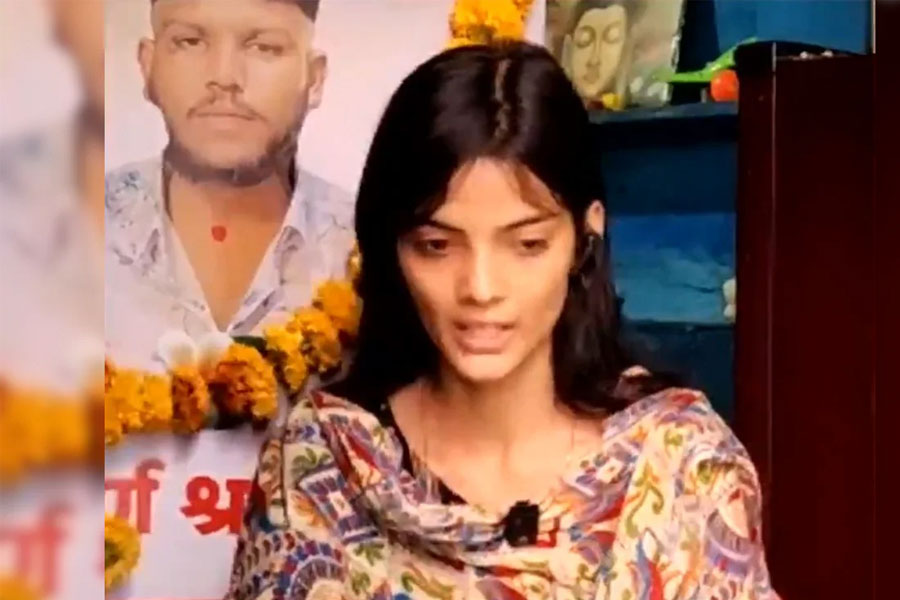 ‘পরিবার বিশ্বাসঘাতকতা করেছে’, বললেন খুন হওয়া প্রেমিককে শ্মশানে ‘বিয়ে’ করা তরুণী