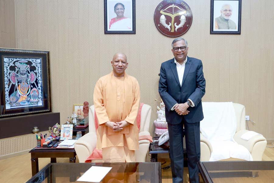 ‘স্মার্ট এআই হাব’ হবে উত্তরপ্রদেশ! টাটা গোষ্ঠী-যোগী সরকারের গাঁটছড়ায় রাজ্যে বিশেষ উদ্যোগ