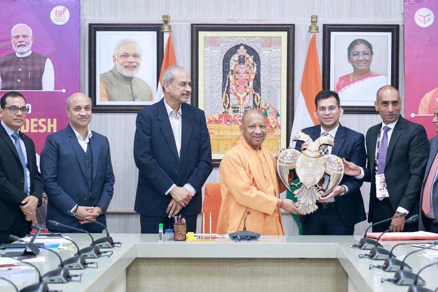 বিনিয়োগ টানতে নয়া রেকর্ড গড়ছে উত্তরপ্রদেশ, বিশ্বসেরা ২৫টি কোম্পানির সঙ্গে বৈঠক যোগীর