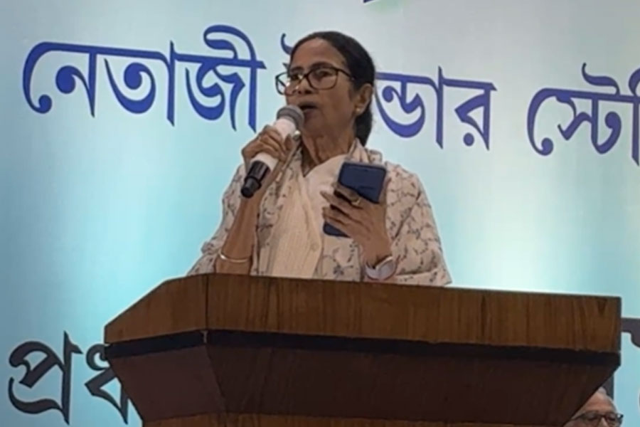 মঞ্চে মাইক খারাপ! অন্তর্ঘাত আশঙ্কা মমতার, বললেন, ‘পুলিশ কী করছে? অ্যাকশন নেব’