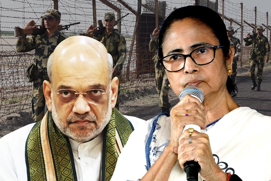 ‘স্বরাষ্ট্রমন্ত্রীর দু’চোখ ভয়ংকর’! শাহকে বিঁধে মমতার পরামর্শ, বিএসএফের ধারেকাছে যাবেন না