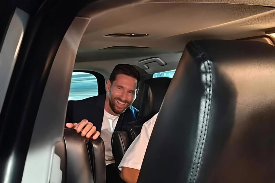 Leo Messi arrives in Kolkata, huge crowd gathered