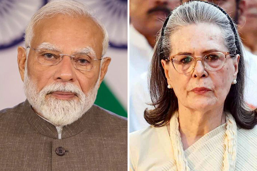 ‘১০০ দিনের প্রকল্পে বুলডোজার চালাল মোদি সরকার!’ জিরামজি-কে ‘কালো আইন’ আখ্যাও দিলেন সোনিয়া