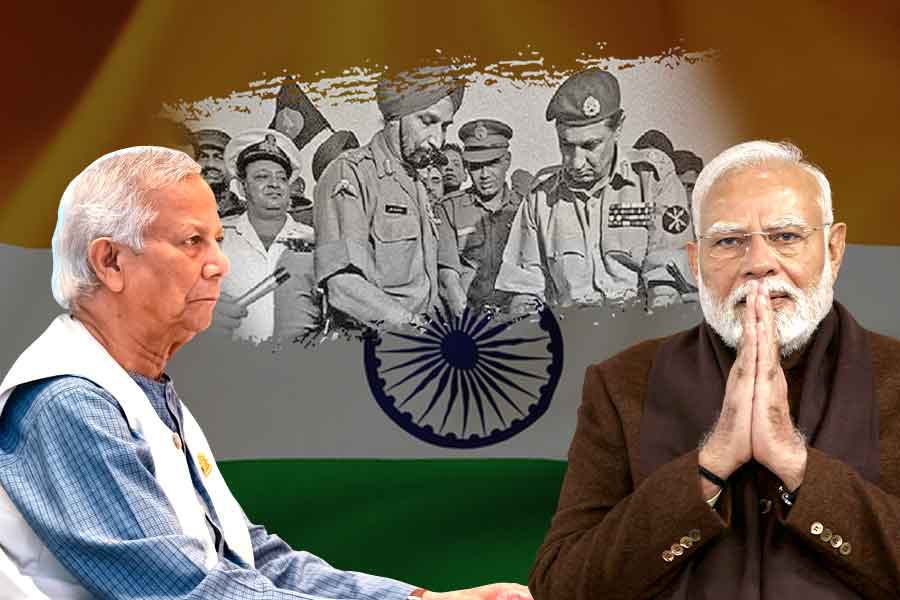 বিজয় দিবসে সেনার বীরত্ব স্মরণ মোদির, মুক্তিযুদ্ধে ভারতের অবদান নিয়ে মুখে কুলুপ ‘অকৃতজ্ঞ’ ইউনুসের