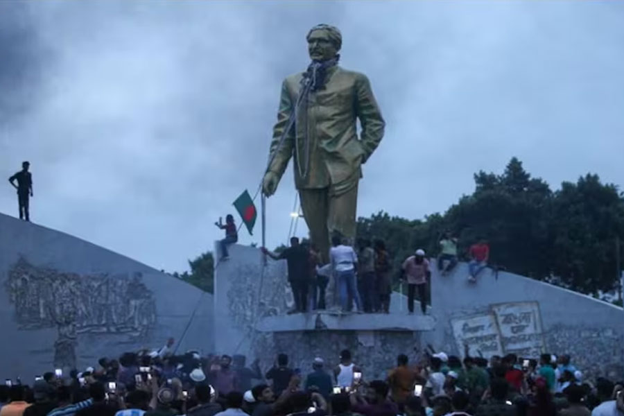 বাংলায় কথা বললেই কি বাঙালি? কাকে বলে বাঙালি অস্মিতা?