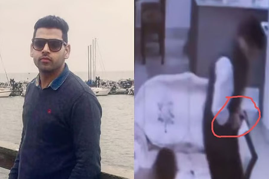 সোফা থেকে উঠতেই পেট ফুঁড়ে দিল কোমরে গোঁজা বন্দুকের গুলি! পাঞ্জাবে বেঘোরে মৃত্যু যুবকের, প্রকাশ্যে ভিডিও