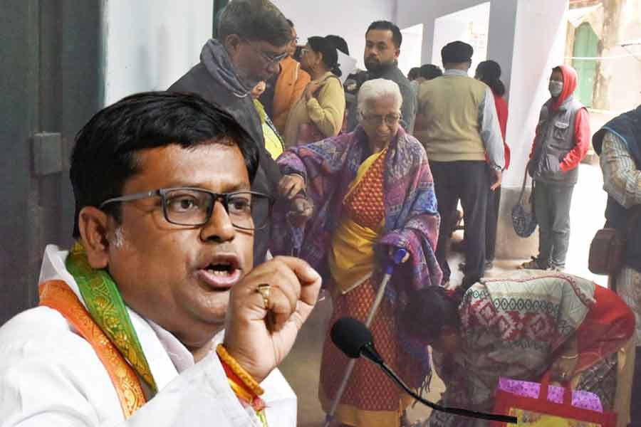 ‘ভোটকেন্দ্রে যেতে পারলে, SIR শুনানিতে কী সমস্যা?’ বয়স্কদের ‘অপমানে’ সুকান্তকে তোপ তৃণমূলের