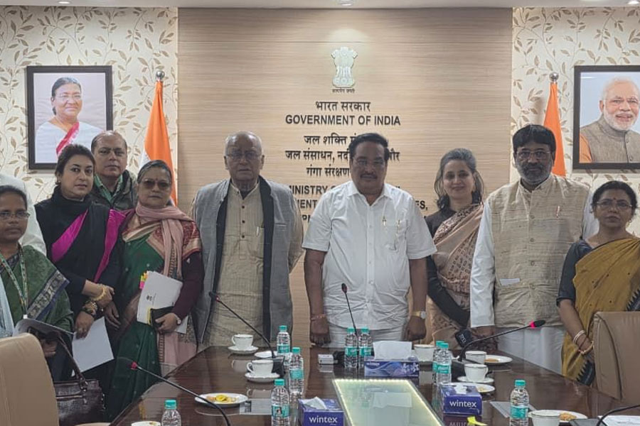 জল জীবন মিশনেও বঞ্চিত বাংলা! বকেয়া টাকা মেটানোর দাবিতে মন্ত্রীর দপ্তরে তৃণমূলের প্রতিনিধি দল
