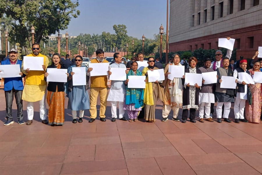 TMC protests in Parliament over Bengals dues 