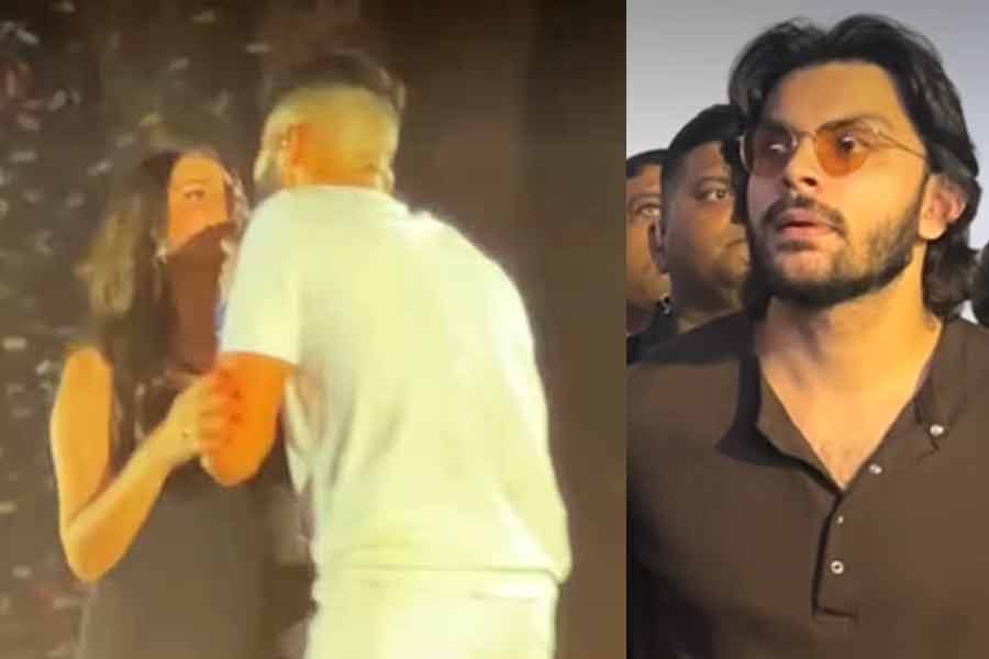 কনসার্টে তারাকে জাপটে ধরে চুমু এপি ধিলোঁর, রেগে লাল প্রেমিক বীর! ভিডিও ভাইরাল
