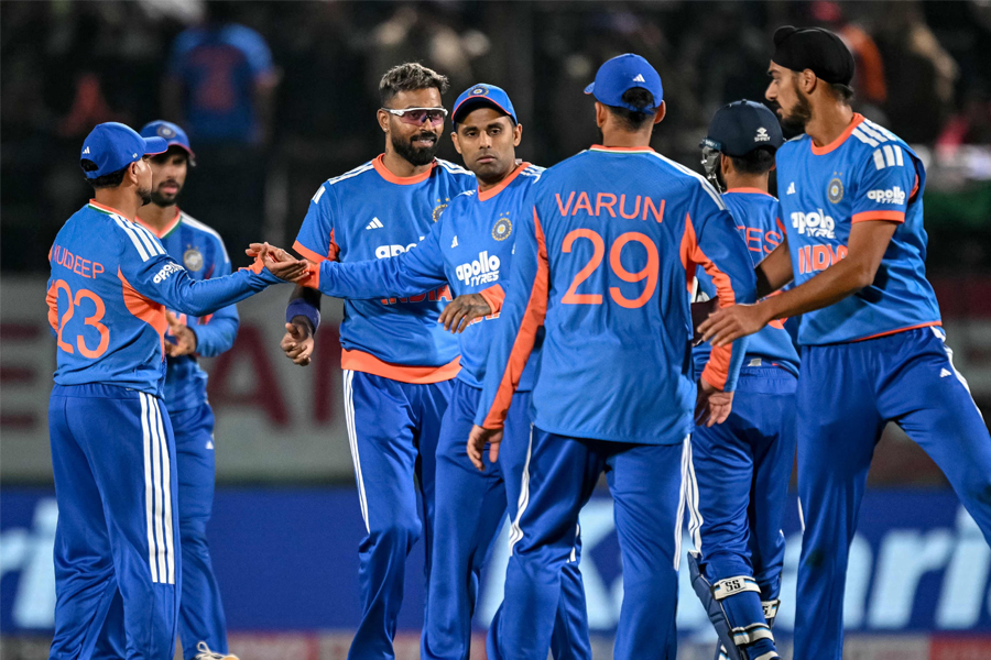 একানায় ফের পরীক্ষায় সূর্য-গিল, চতুর্থ টি-টোয়েন্টি জিতে সিরিজে চোখ ভারতের