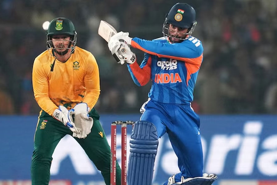 তৃতীয় টি-টোয়েন্টিতেও ‘যেমন খুশি নামো’! গম্ভীর জমানার ব্যাটিং অর্ডার অদলবদলের সমর্থনে তিলক