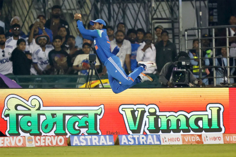 যেন ‘সুপারম্যান’! হারের ম্যাচেও স্মরণীয় হয়ে থাকল তিলকের ফিল্ডিং