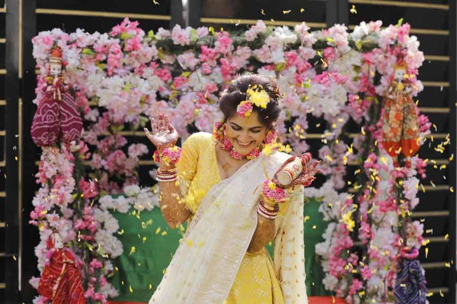 গায়ে হলুদে ফুলেল সাজ কীভাবে আরও তরতাজা রাখবেন, রইল টিপস