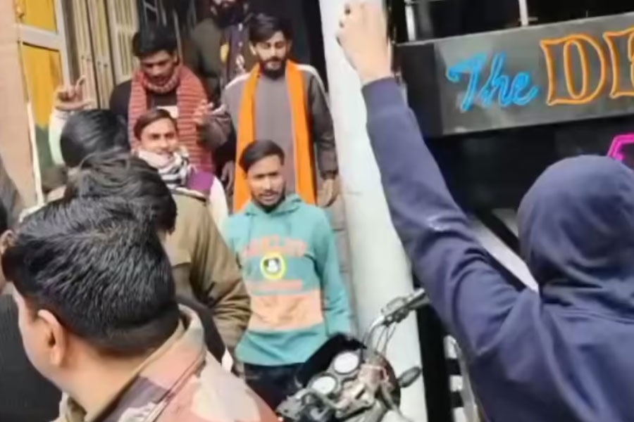 বরেলির ক্যাফেতে ২ মুসলিম যুবককে বেধড়ক মার! লাভ জেহাদের অভিযোগ বজরং দলের