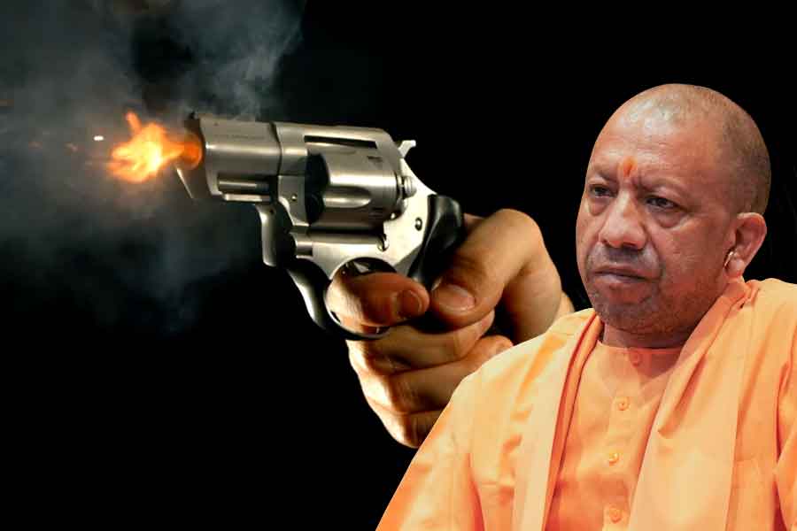 ‘এবার আমাকে চিনবে…’, বলেই আলিগড় বিশ্ববিদ্যালয়ে স্কুল শিক্ষকের মাথায় গুলি! হত্যাকাণ্ডে যোগীরাজ্যের আইনশৃঙ্খলা নিয়ে প্রশ্ন