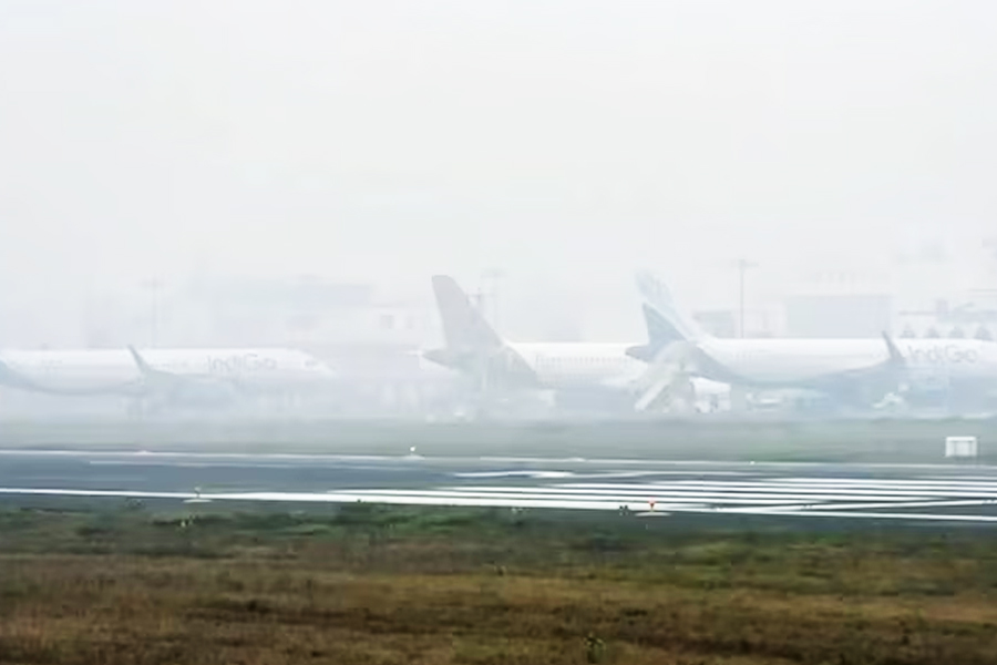 ঘন কুয়াশার চাদরে ঢাকা উত্তর ও পূর্ব ভারত, বিমান পরিষেবা নিয়ে বিশেষ সতর্কতা জারি ইন্ডিগোর
