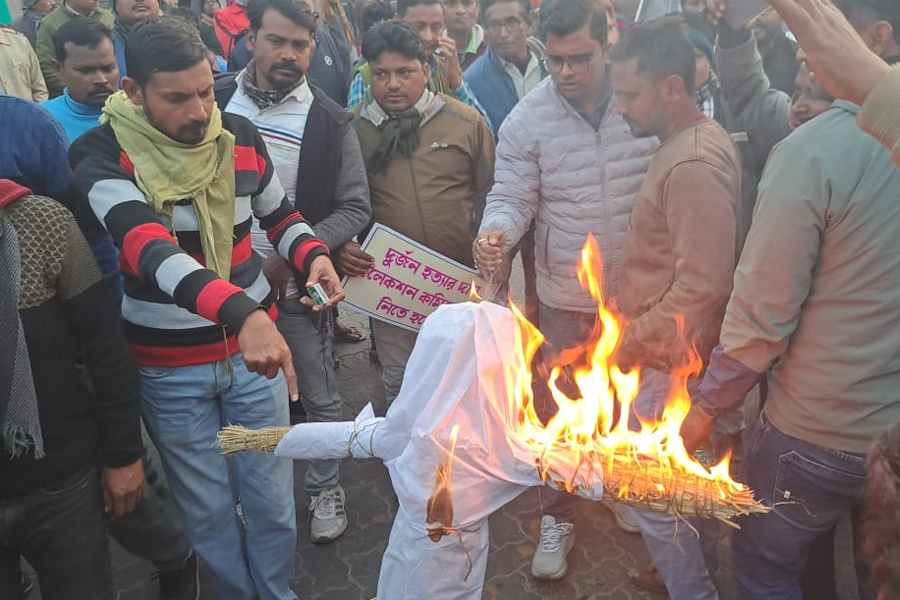 জ্ঞানেশ কুমারের নামে অভিযোগ জানিয়ে কুশপুত্তলিকা, উত্তাল পুরুলিয়া