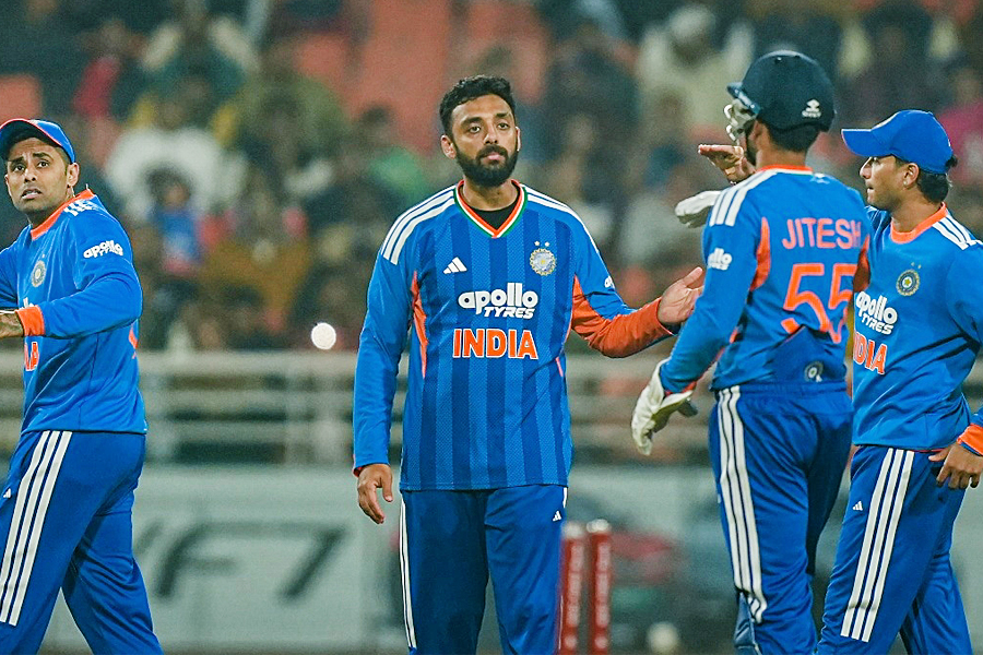 তাড়া করছে পুরনো ‘আতঙ্ক’! টি-টোয়েন্টি বিশ্বকাপের জন্য নিজেকেই চ্যালেঞ্জ করছেন বরুণ