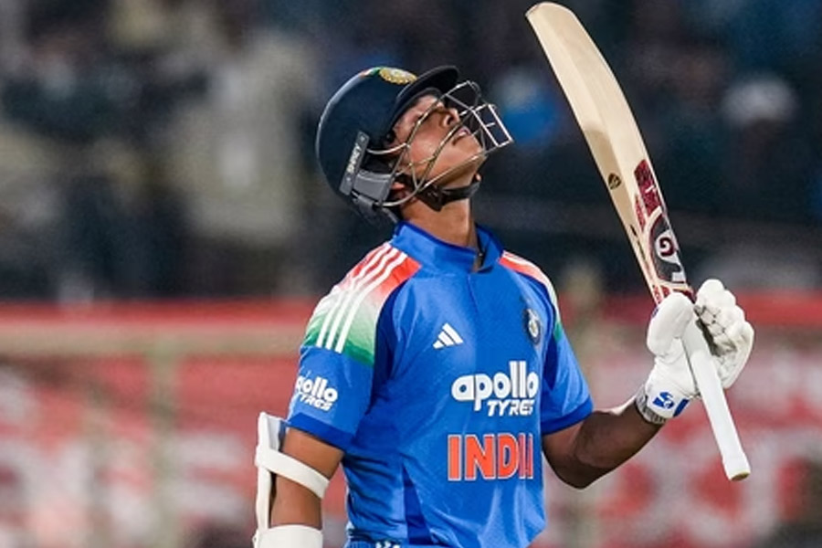 বঞ্চনার জবাব, ভাইজ্যাগে সেঞ্চুরি হাঁকিয়ে গম্ভীরদের চাপ বাড়ালেন যশস্বী
