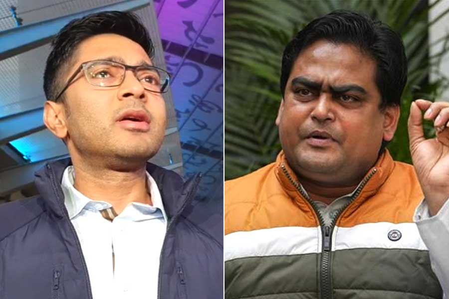মতুয়াদের পাশে দাঁড়াতে ঠাকুরবাড়ি যাচ্ছেন অভিষেক, ‘পুজো দিতে দেওয়া হবে না’, হুঁশিয়ারি শান্তনুর