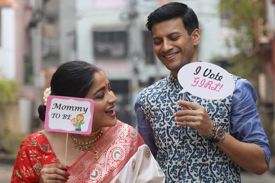 ‘অনেক রাস্তা বাকি, যুদ্ধ বাকি, ভালোবাসা বাকি’, সুদীপের সোহাগে বর্ষশেষে বিশেষ পোস্ট অনিন্দিতার