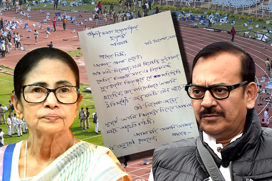 যুবভারতী কাণ্ডের জের! ক্রীড়ামন্ত্রীর পদ থেকে অব্যাহতি চেয়ে মুখ্যমন্ত্রীকে ইস্তফাপত্র অরূপের