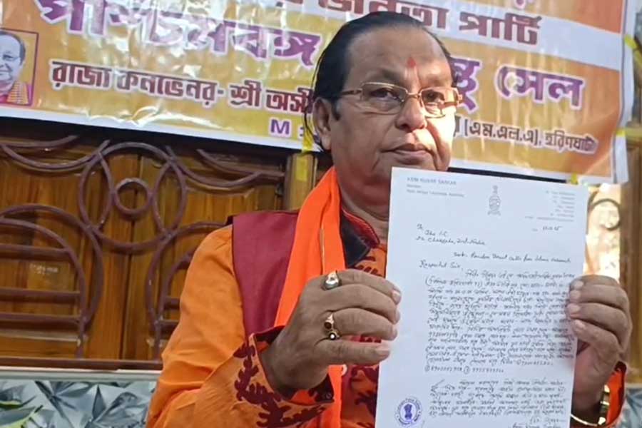কোরান নিয়ে বিতর্কিত মন্তব্য, অসীম সরকারকে ‘কুচি কুচি করে কাটা’র হুমকি, অভিযোগ দায়ের বিধায়কের 
