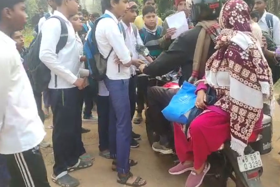 School teacher accused of running away with student's mother in Bankura