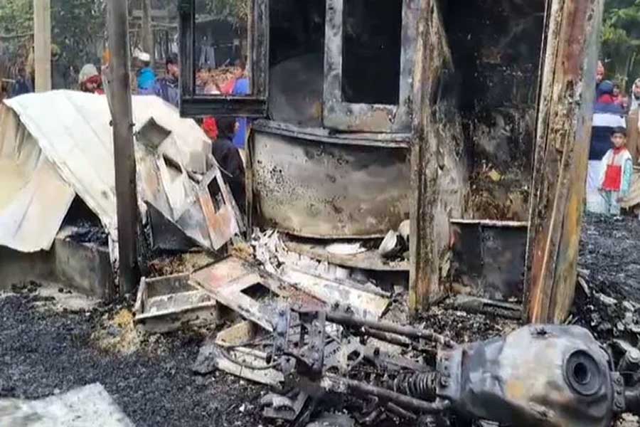 হিংসার বাংলাদেশে অগ্নিদগ্ধ হয়ে প্রাণ যায় বিএনপি নেতার ছোট মেয়ের, এবার মৃত্যু বড় মেয়েরও