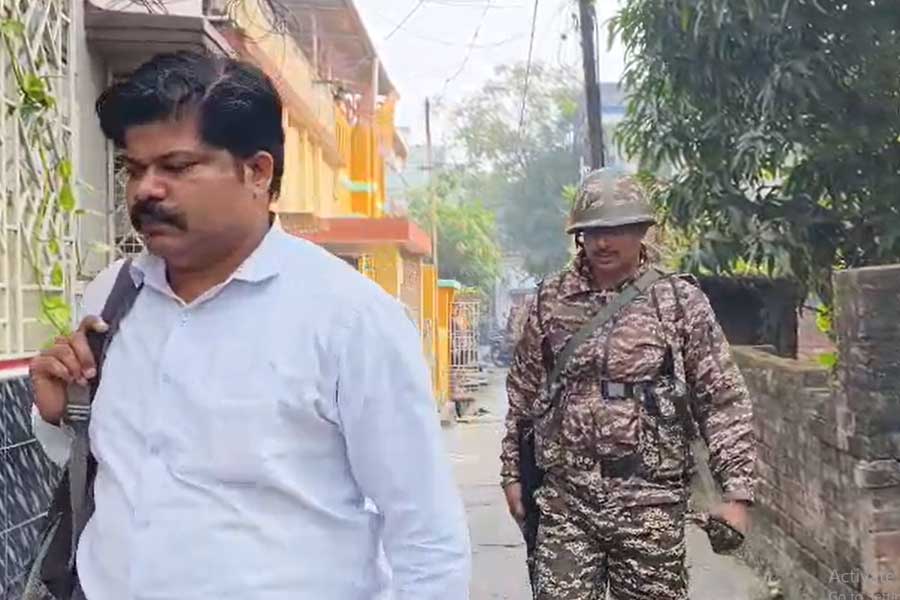 হুন্ডির মাধ্যমে অবৈধ লেনদেন! সাতসকালে রিষড়ার ব্যবসায়ীর বাড়িতে হানা ইডির