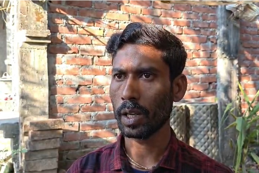 দু’জায়গায় নাম একই ব্যক্তির, জাল সার্টিফিকেট দেখিয়ে লড়াই ভোটে! এসআইআর আবহে চাঞ্চল্য কালচিনিতে