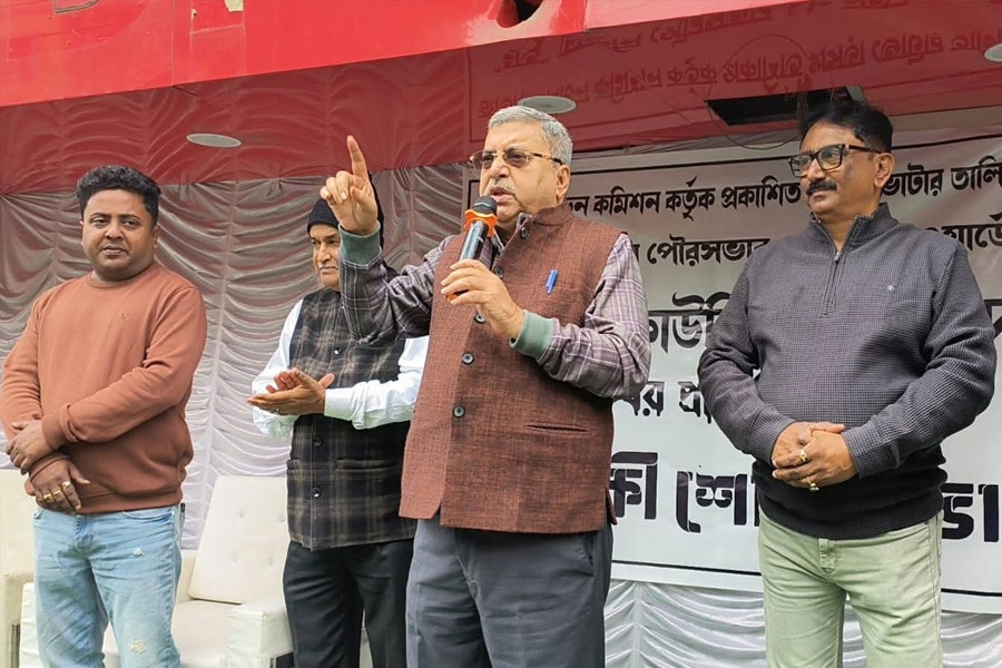 SIR খসড়ায় ‘মৃত’ কাউন্সিলর নিজেকে দাহ করতে শ্মশানে যান, এবার ‘শোকসভা’ হল জীবিতের