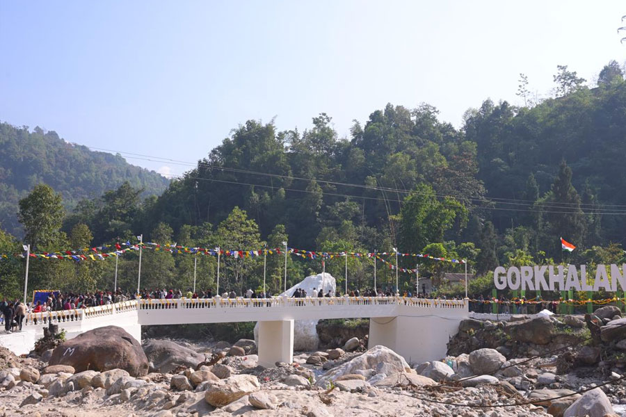 প্রশাসনের অনুমতি, প্রযুক্তিগত পরীক্ষা ছাড়াই পাহাড়ে কীভাবে সেতু নির্মাণ? প্রশ্নের মুখে এডওয়ার্ড
