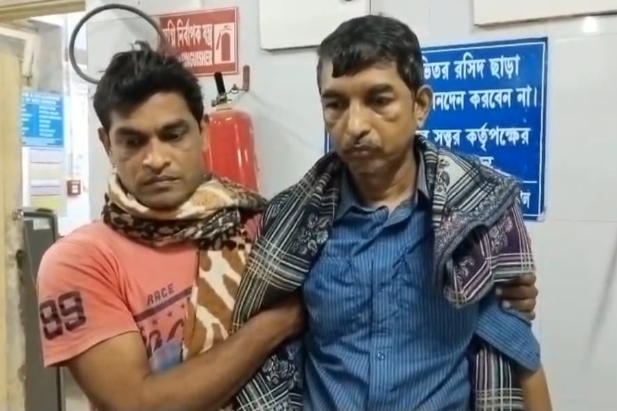 খসড়া তালিকা প্রকাশের পরও নিত্যনতুন কাজের চাপ, সামলাতে না পেরে চরম সিদ্ধান্ত বিএলওর