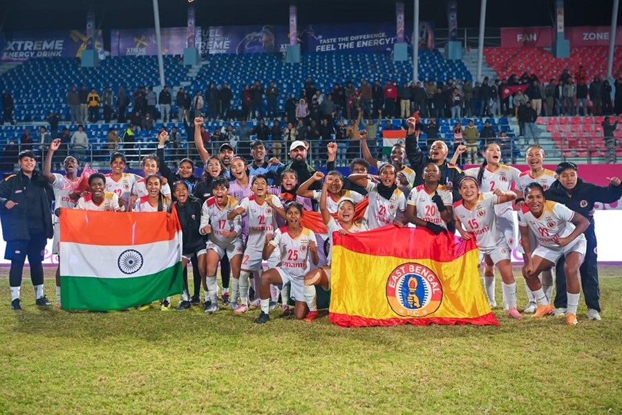 মশাল গার্লসের জন্য বিমানবন্দরে জনজোয়ার, সাফ জিতে আইডব্লিউএলে নজর ইস্টবেঙ্গলের