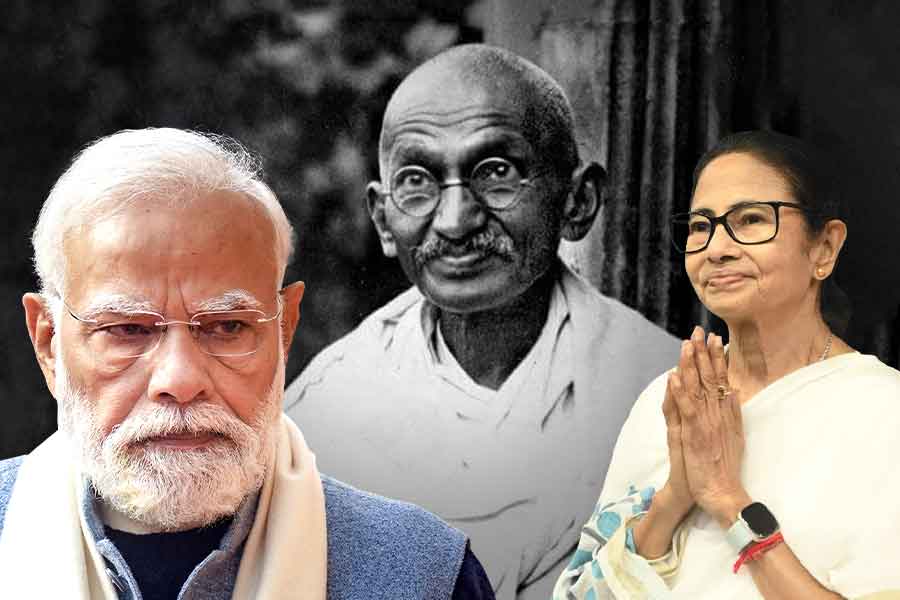 ‘গান্ধী’ মুছে ‘রামজি’ কেন্দ্রের, বাপুর সম্মানে মহাত্মার নামেই কর্মশ্রীর নামকরণ মমতার
