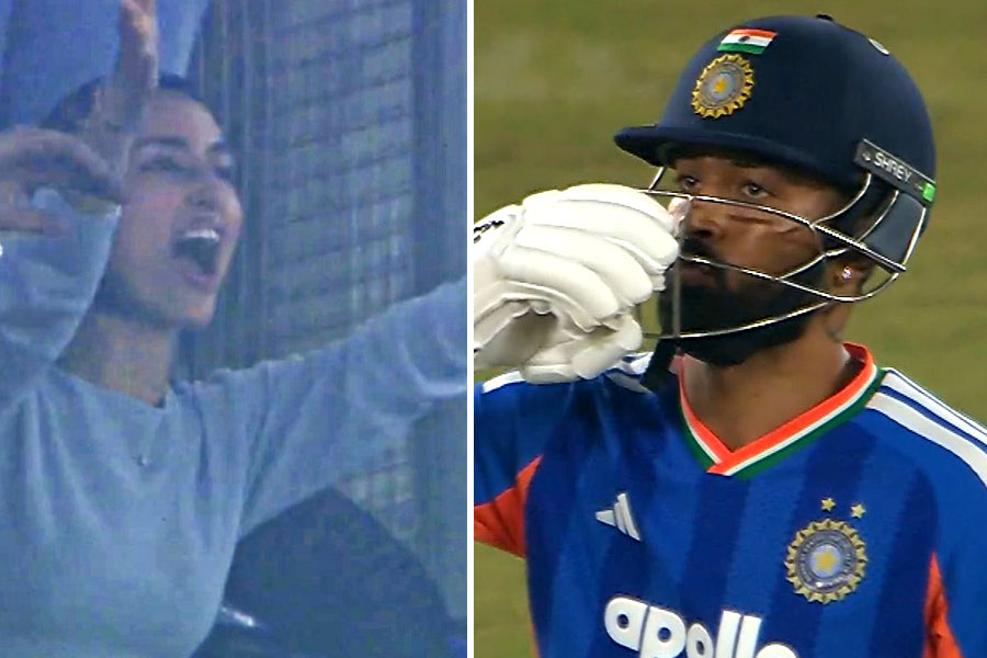 ছক্কা হাঁকিয়েই ইনিংস শুরু করবেন! প্রেমিকাকে আগেই প্রতিজ্ঞা করেছিলেন হার্দিক