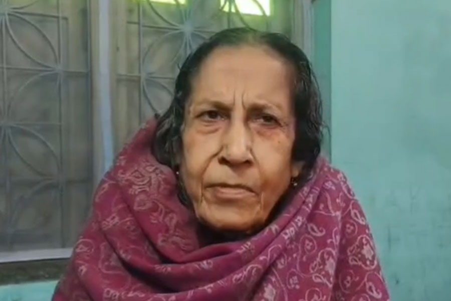বাড়ি ঢুকে গলা টিপে অবসরপ্রাপ্ত শিক্ষিকার হাতের চুরি, হার লুট! মানকুণ্ডুতে ভয়াবহ দুষ্কৃতী হানা