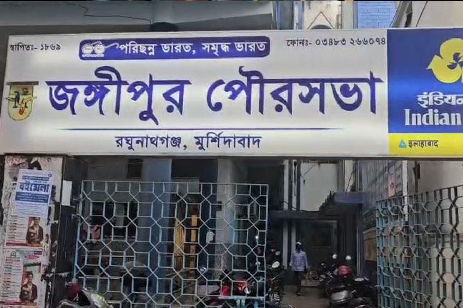 দুর্নীতির অভিযোগ তুলেছিলেন খোদ বিধায়ক! ভেঙে দেওয়া হল জঙ্গিপুর পুরসভার পুরবোর্ড