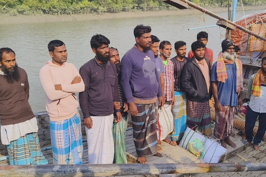 ৫ মাস পর মুক্তি বাংলাদেশে আটক বাংলার ৪৭ মৎস‌্যজীবীর, স্বস্তি ফিরল কাকদ্বীপে