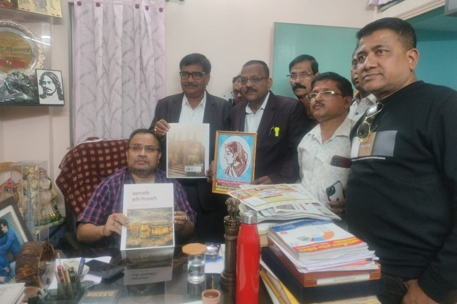 ব্রিটিশ-বিরোধী ভারতের প্রথম বিদ্রোহিনী, ‘অরণ্যবহ্নি রানি শিরোমণি’ গ্রন্থের প্রচ্ছদ প্রকাশ