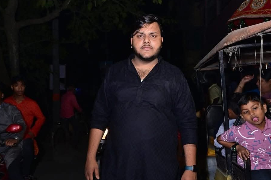 চলন্ত ট্রেনের দরজার দাঁড়িয়ে ফোনে কথা, মালদায় পড়ে মৃত্যু তৃণমূল ছাত্র নেতার