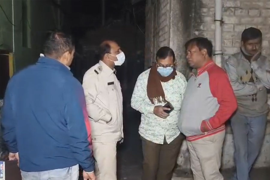 রবিনসন স্ট্রিটের ছায়া নৈহাটিতে! বন্ধ ঘরে মৃত স্ত্রীকে আগলে স্বামী