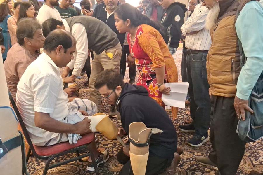 Couple Donates Prosthetics to Specially-Abled on Anniversary via JK Protomax