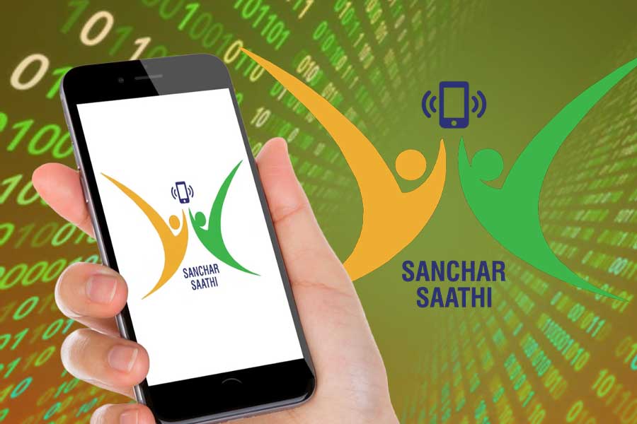 ‘সঞ্চার সাথী’ ইস্যুতে আরও পিছু হটল কেন্দ্র, মোবাইলে থাকবেই না ‘নয়া পেগাসাস’